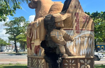 Governo de Alagoas inicia procedimentos para restaurar escultura do “Boi Bumbá”, em Jaraguá