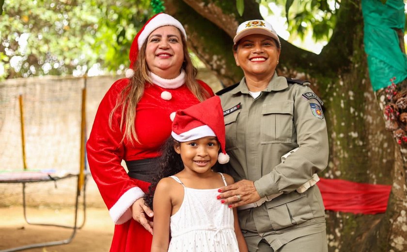 Ação de Natal do Batalhão de Trânsito entrega presentes a crianças de escola pública de Maceió