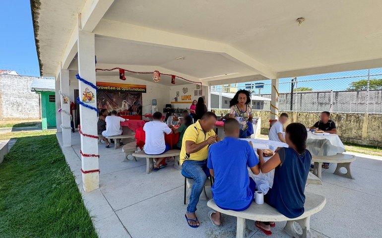 Seprev e Abrasel promovem almoço natalino para adolescentes e jovens do Sistema Socioeducativo