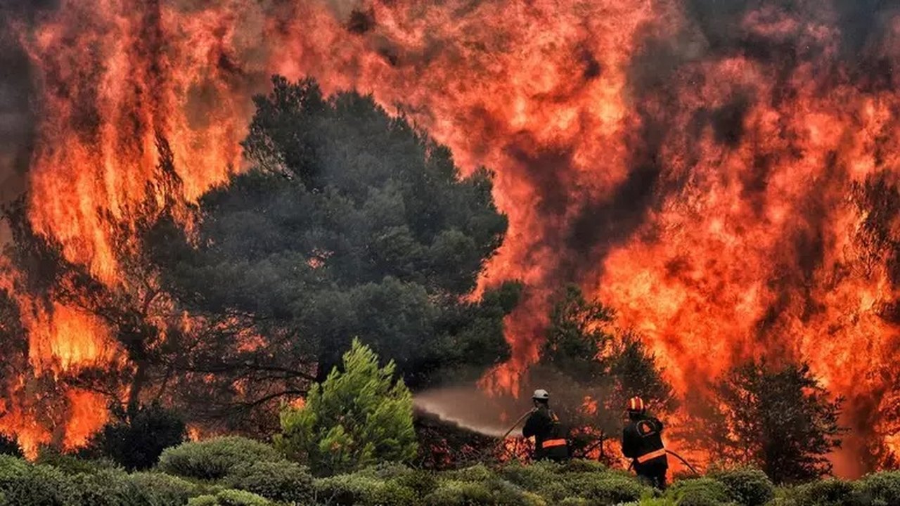 Incêndios se espalham por Grécia, Espanha e Itália