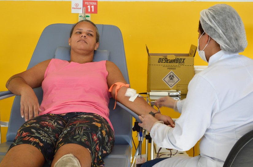 Unidade Móvel do Hemoal promove coleta sangue em escola de Arapiraca nesta quinta (21)