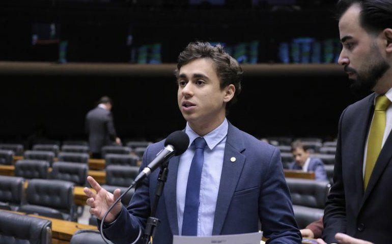 Nikolas Ferreira critica decisão de Moraes e defende Bolsonaro após prisão preventiva