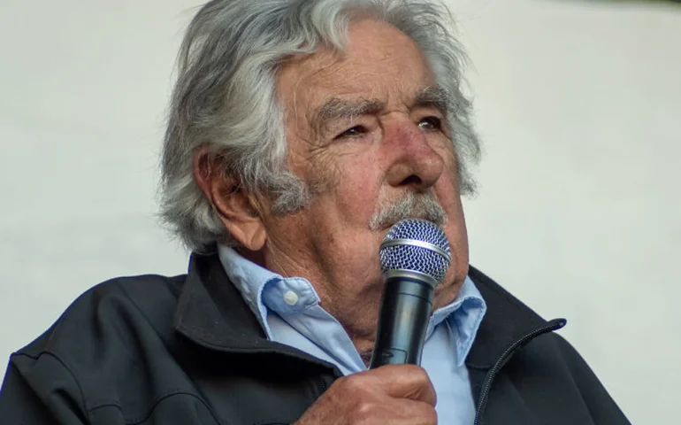 José Mujica revela que tem um tumor no esôfago: 'A vida é bela, mas se desgasta'