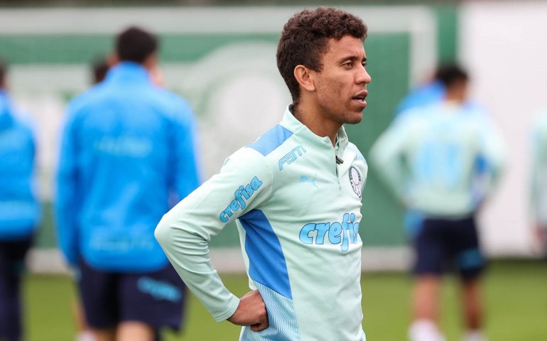 Palmeiras aprimora ataque e Marcos Rocha vê torcida como diferencial no clássico
