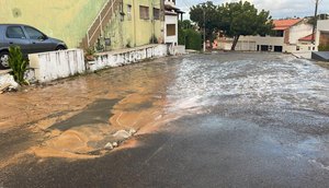 Rede rompe e deixa ruas sem água em Aracaju; confira região afetada / Foto: Foto: Aline Aragão/TV Atalaia