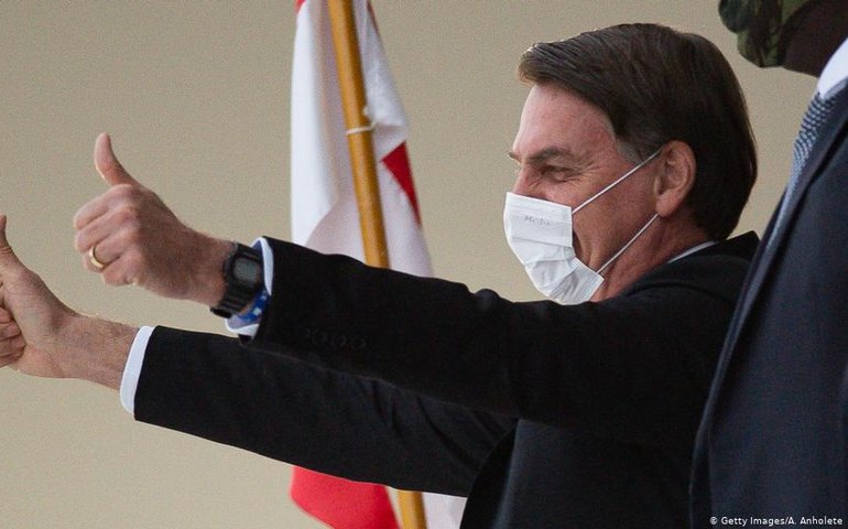 Bolsonaro mantém aprovação mesmo com prisão de Queiroz