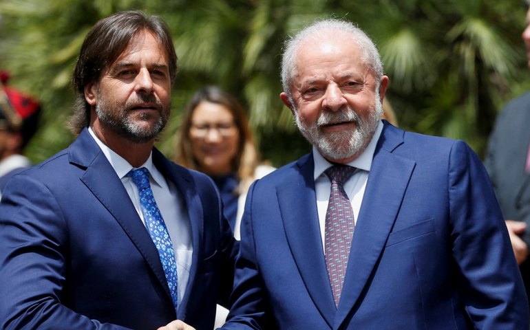 Lacalle Pou reitera negociação do Uruguai com a China após encontro com Lula