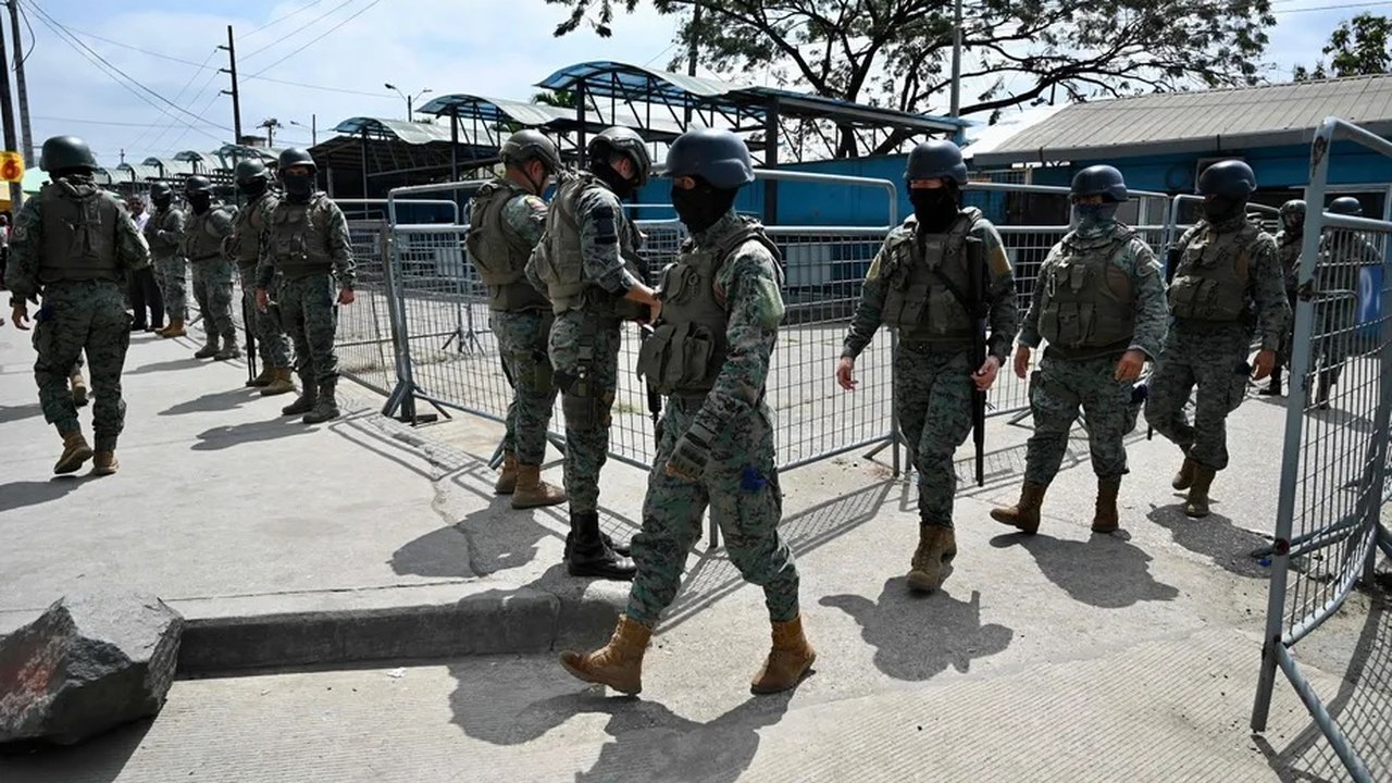 Assassinatos, atentados e rebeliões: a violência invade a campanha eleitoral no Equador