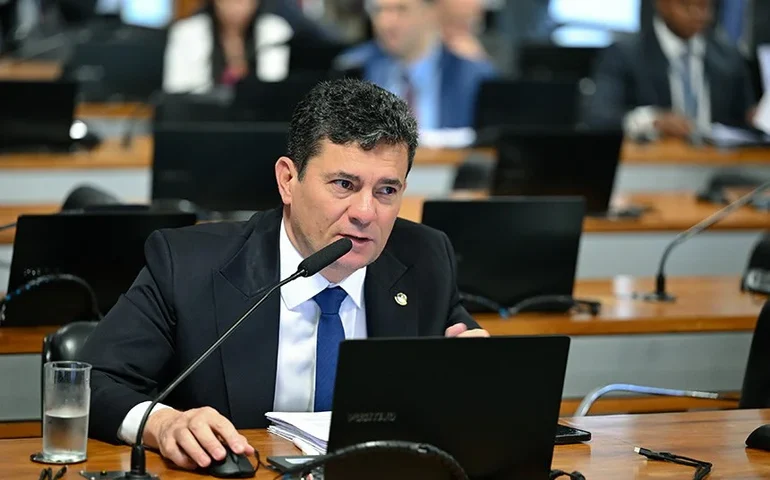 CCJ aprova transferência para presídios federais de condenados por homicídio de policiais