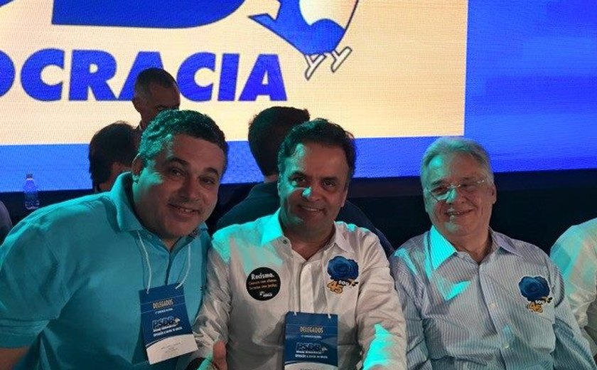 Aécio Neves é reeleito para a presidência do PSDB; prefeito James Ribeiro esteve presente