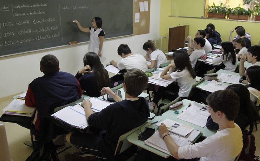 Ensino médio: português e matemática serão únicas obrigatórias; veja o que muda