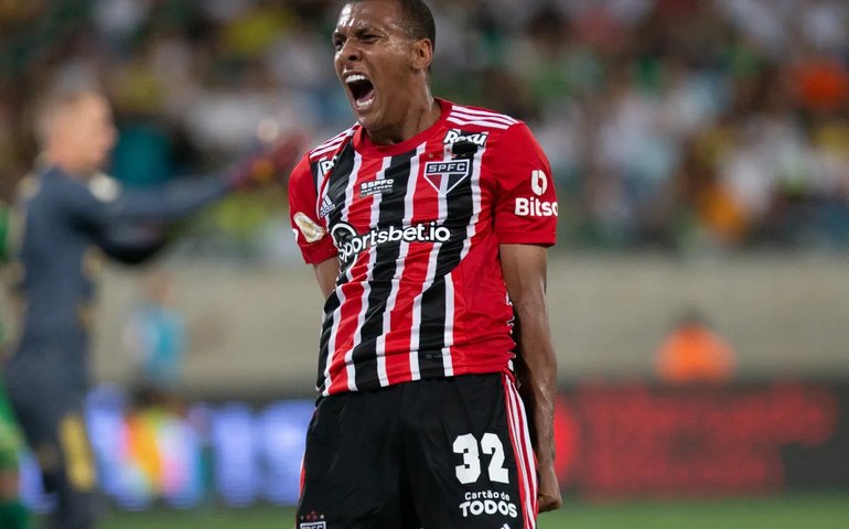 West Ham anuncia a contratação do zagueiro Luizão, ex-São Paulo, até 2026