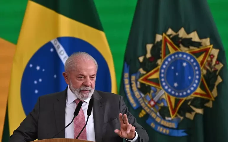Lula sinaliza cautela sobre retaliação ao tarifaço dos EUA