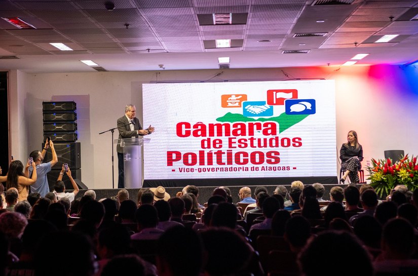 Câmara de Estudos Políticos da Vice-Governadoria de Alagoas recebe médica e deputada Jandira Feghali