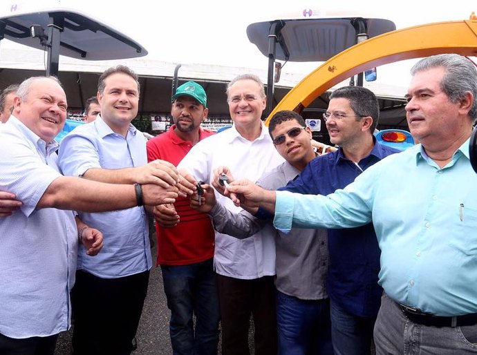 Renan participa da entrega de patrulhas agrícolas mecanizadas em Messias