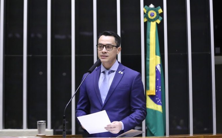 Comissão aprova emissão de diplomas em braile a pedido de alunos com deficiência visual