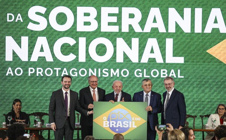 “Brasil não abaixa a cabeça”, diz Durigan ao defender soberania e Pix