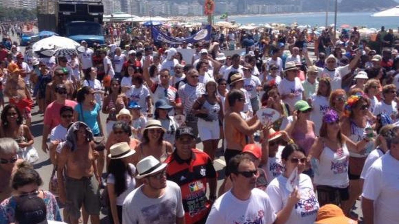 Com grandes e pequenos blocos, domingo foi de carnaval no Rio