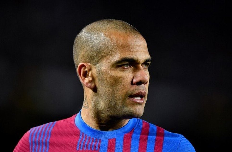 Jogador Dani Alves é detido em Barcelona por suspeita de abuso sexual