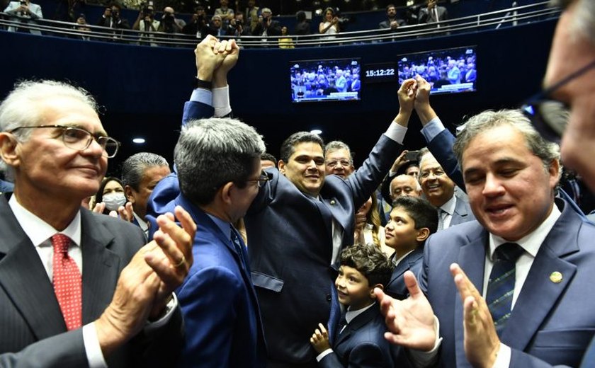 Davi Alcolumbre é eleito presidente do Senado