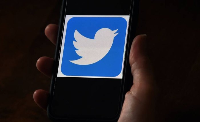 Farsantes usam redes sociais para golpes Farsantes usam redes sociais para golpes