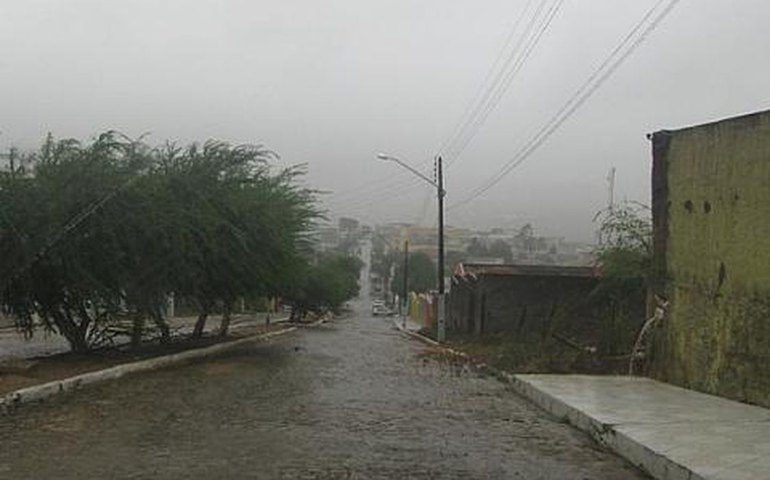 Previsão de chuvas acima de 50 mm para Maceió