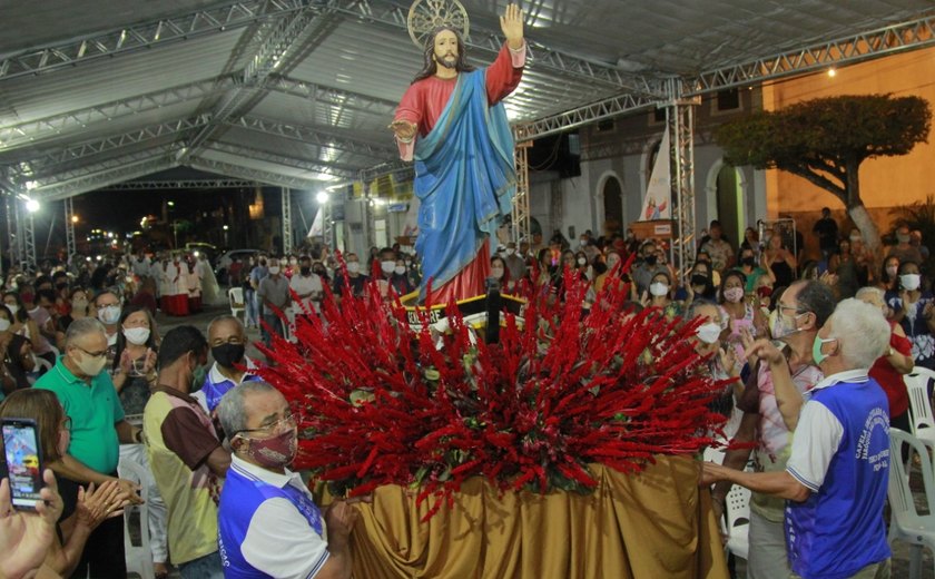 Louvor ao Bom Jesus dos Navegantes, em Penedo, é transmitido nas redes sociais e por emissoras de rádio