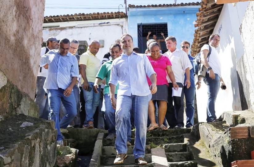 Estado inicia construção de escadarias e pontilhões em mais duas grotas da capital
