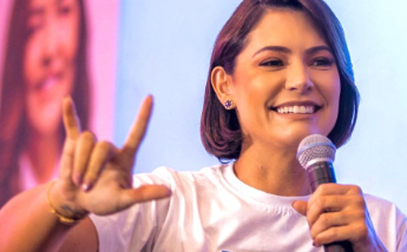 Michelle Bolsonaro posta versículo bíblico e é confortada por aliadas após operação da PF