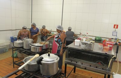 Prefeitura e voluntários distribuem mais de 4 mil refeições por dia às vítimas das chuvas de Marechal