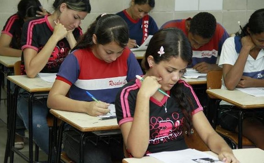 Vinte e sete mil estudantes participam de primeiro simulado para o Enem