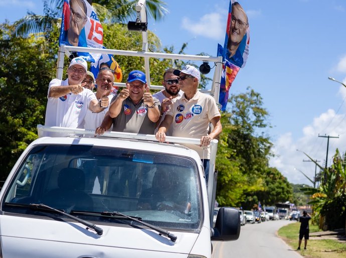 Em caravana, Renan Calheiros garante investimentos para Porto de Pedras