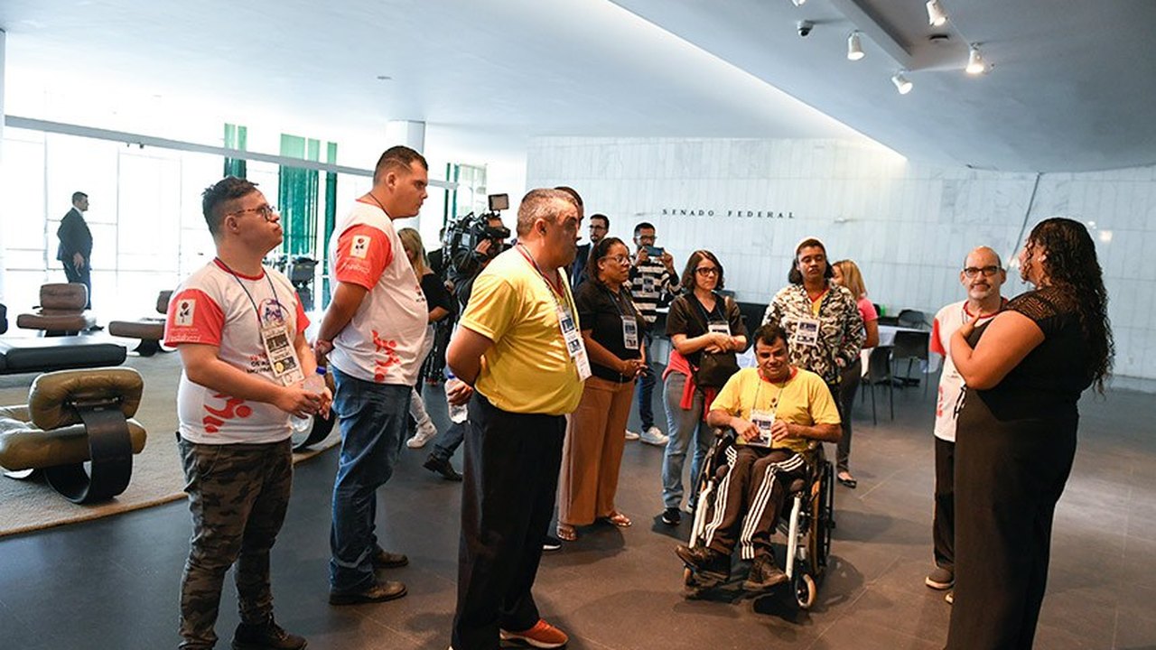 Atendidos da Pestalozzi apresentam ideias legislativas