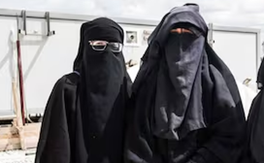 Viúva do líder do Estado Islâmico diz que tentou fugir do marido e nega participação nas brutalidades cometidas pelos terroristas