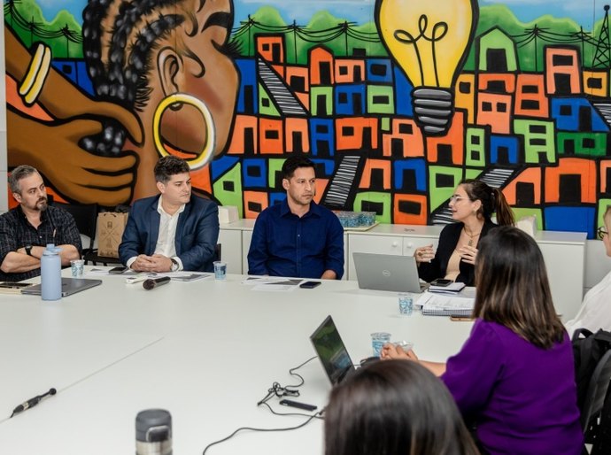 Vice-prefeito coordena reunião com técnicos do Fonplata sobre novo Mercado da Produção