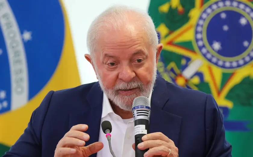 'Quem fala mal ou bem vai receber': Lula diz que vai distribuir material com realizações do governo a parlamentares