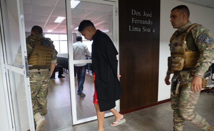 Leandro, sendo conduzido ao julgamento