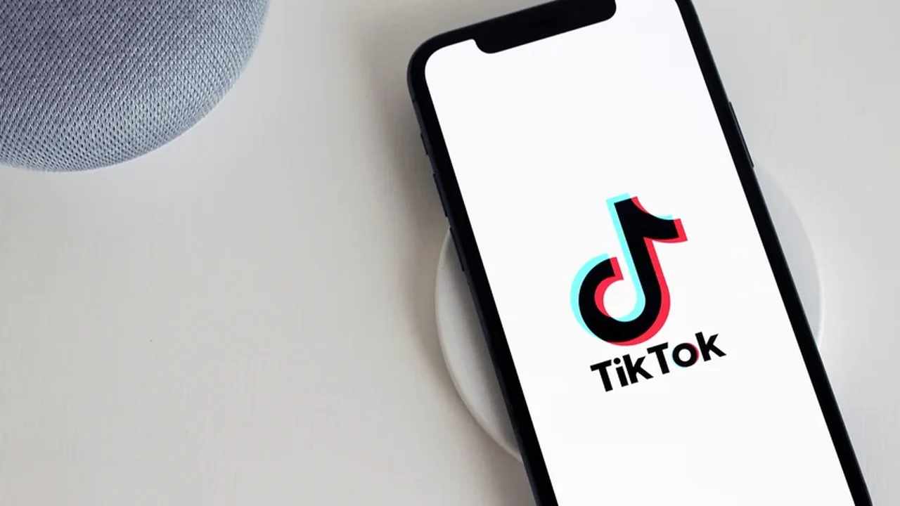 TikTok apresenta medidas para combate à desinformação durante eleições após exigência do TSE