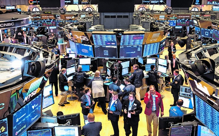 Bolsa limita perdas e fecha em baixa de 1,57%, a 101.215,87 pontos