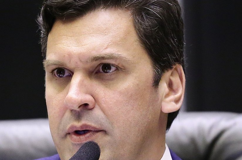 Isnaldo Bulhões contesta versão da prefeitura de Pilar sobre moradias do Minha Casa, Minha Vida