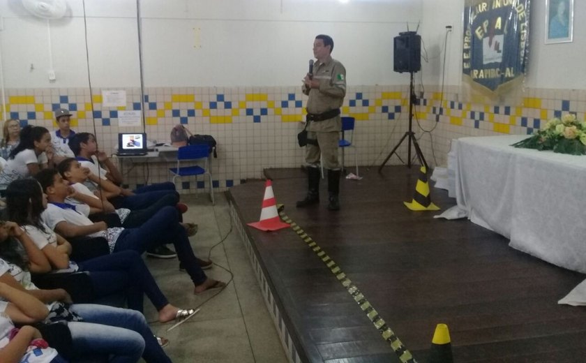 Prefeitura de Arapiraca realiza palestra educativa sobre prevenção de acidentes no trânsito