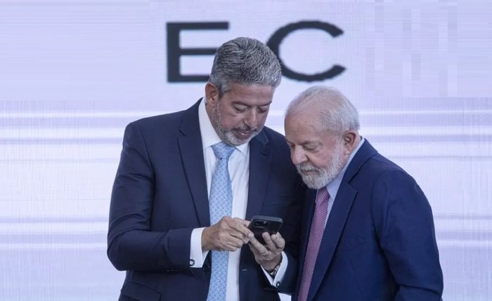 Arthur Lira e presidente Lula: relatoria do projeto de Reforma Tributária será fatiada para garantir agilidade