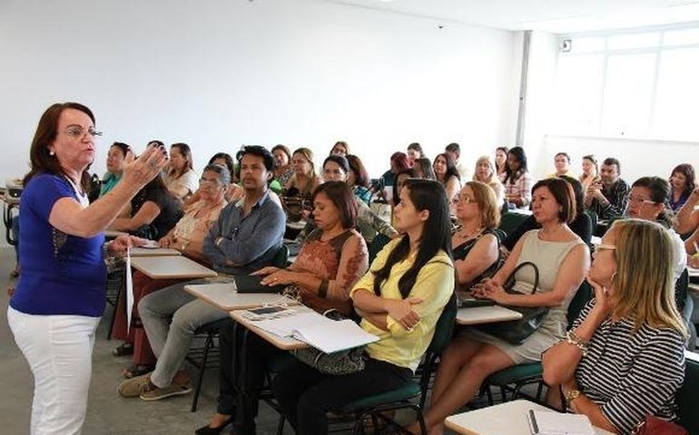 Professores da rede pública são capacitados em matemática e linguagem