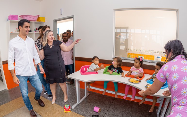 Prefeito JHC entrega creche para atender crianças do Residencial Maceió I, na Cidade Universitária