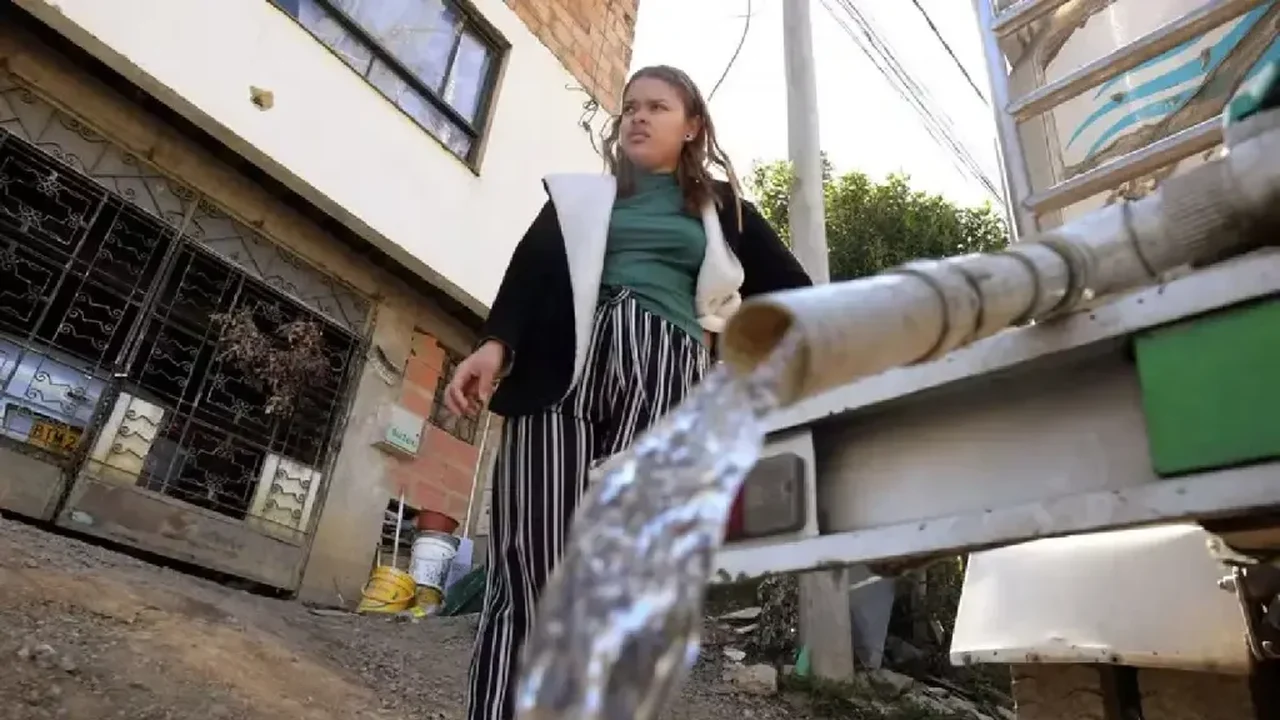 'Cada gota conta': Moradores de Bogotá são afetados por racionamento de água há dois meses