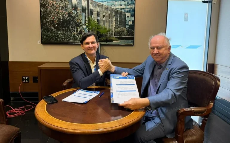 AMA firma cooperação com a CNM para implantação de plataforma de compras públicas nos municípios alagoanos