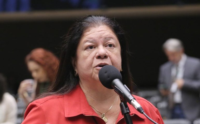 Comissão aprova jornada de 30 horas semanais para assistentes sociais