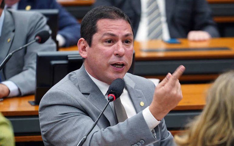 Marcelo Ramos: &#8216;Bolsonaro ameaça, em fala, fechar Congresso; e isso exige reação&#8217;