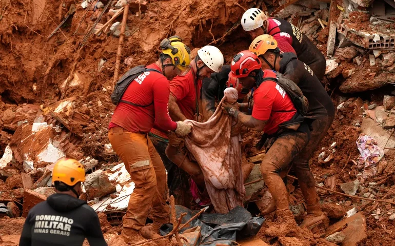 Inundações devastam o sudeste do Brasil e deixam 40 mortos, enquanto equipes de resgate correm contra o tempo para encontrar dezenas de desaparecidos