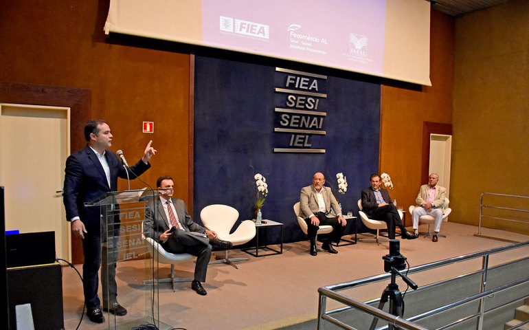 Renan Filho garante a empresários que AL estará melhor ao final da crise da economia nacional